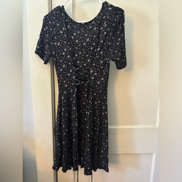 Black flower dress with ties in back Monteau size Large - Picture 8 of 10